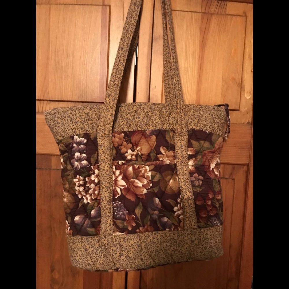 Quilted shoulder bag